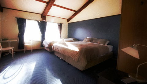 Snowy Gums Chalet - Kalgoorlie Accommodation 11