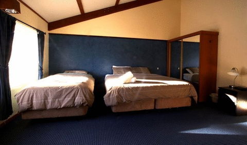 Snowy Gums Chalet - Kalgoorlie Accommodation 12