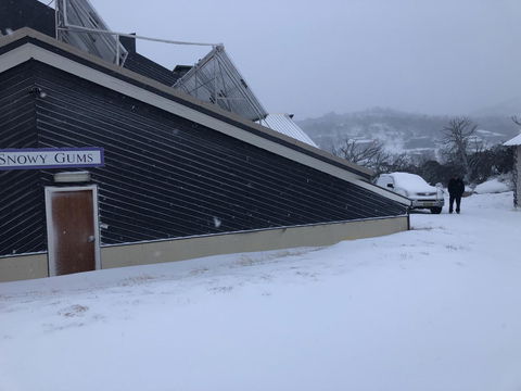 Snowy Gums Chalet - Kalgoorlie Accommodation 1