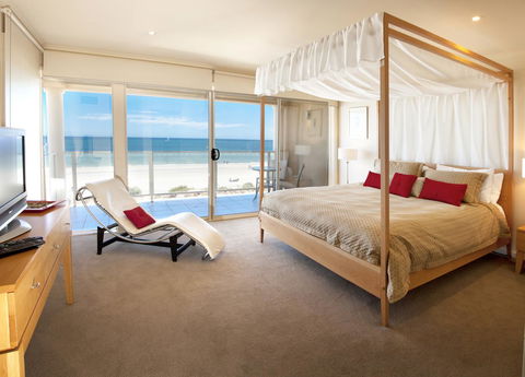 Adelaide Luxury Beach House - Kalgoorlie Accommodation 4