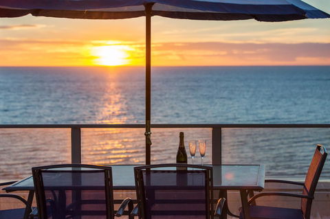 Adelaide Luxury Beach House - Kalgoorlie Accommodation 7