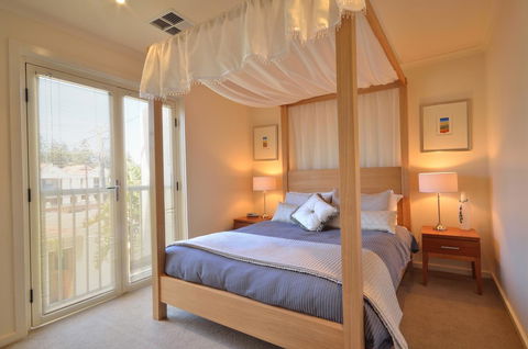 Adelaide Luxury Beach House - Kalgoorlie Accommodation 35