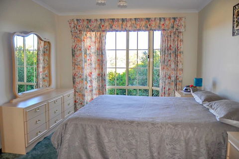 Baywatch - Kalgoorlie Accommodation 3