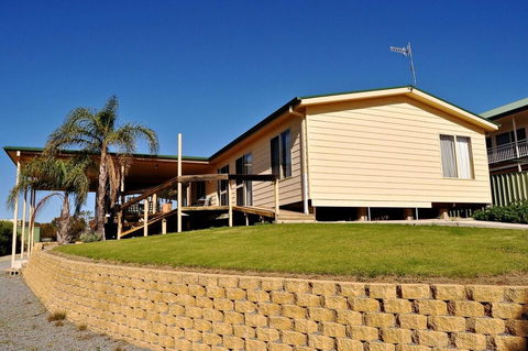 Baywatch - Kalgoorlie Accommodation 14