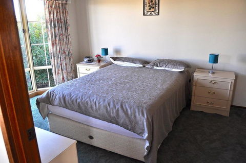 Baywatch - Kalgoorlie Accommodation 13