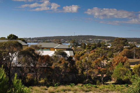Baywatch - Kalgoorlie Accommodation 7