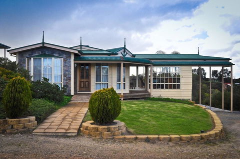 Baywatch - Kalgoorlie Accommodation 12