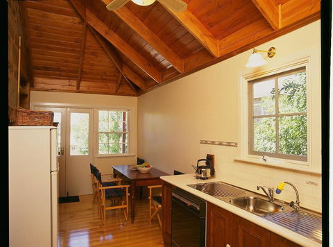 Clare Valley Heritage Retreat - Kalgoorlie Accommodation 13