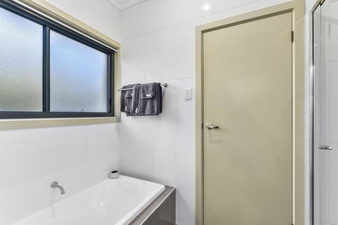 Accommodation On Lansell 2 - Kalgoorlie Accommodation 11