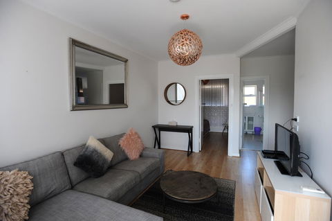 Glenelg Holiday Apartments-The Broadway - Kalgoorlie Accommodation 1