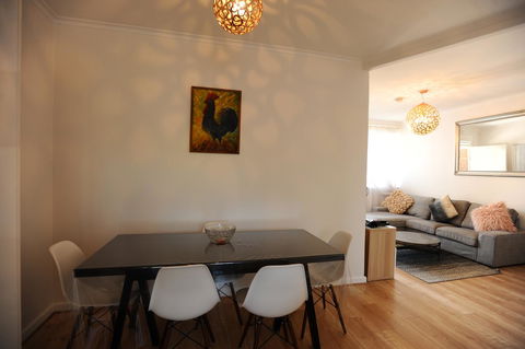 Glenelg Holiday Apartments-The Broadway - Kalgoorlie Accommodation 2