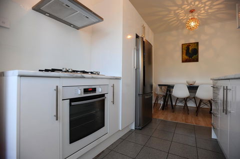 Glenelg Holiday Apartments-The Broadway - Kalgoorlie Accommodation 3