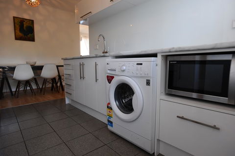 Glenelg Holiday Apartments-The Broadway - Kalgoorlie Accommodation 4