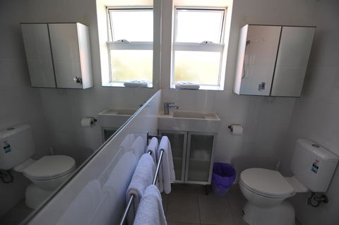 Glenelg Holiday Apartments-The Broadway - Kalgoorlie Accommodation 7