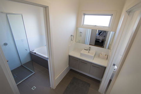 Villa Serra - Kalgoorlie Accommodation 10