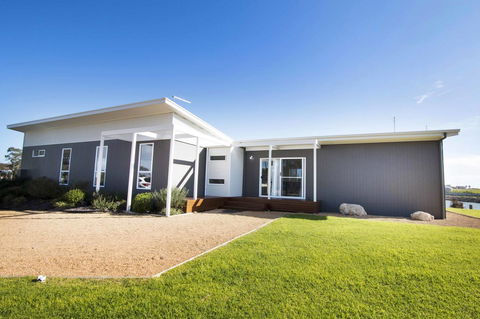 Villa Serra - Kalgoorlie Accommodation 0