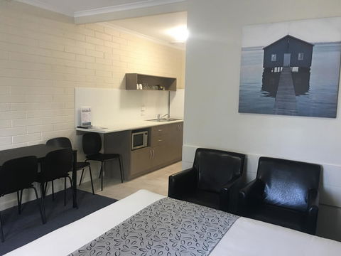 Victor Harbor City Inn - Kalgoorlie Accommodation 12