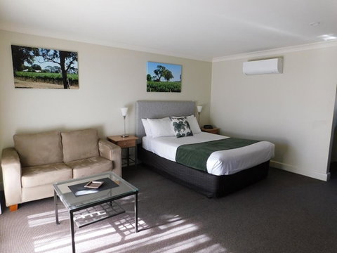 Alexander Cameron Suites - Kalgoorlie Accommodation 9