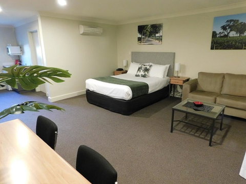 Alexander Cameron Suites - Kalgoorlie Accommodation 8