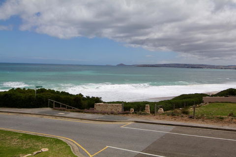 Southern Sands\' Beachfront Apartment - Kalgoorlie Accommodation 0