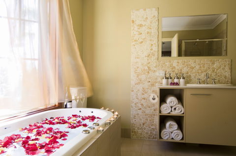 SummerHills Retreat Byron Bay - Kalgoorlie Accommodation 9