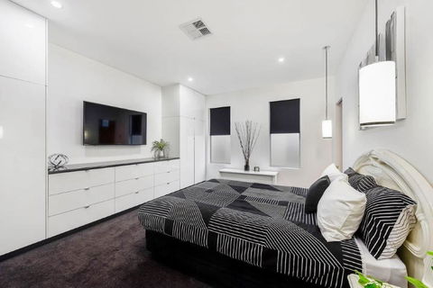 BENGALEE EXECUTIVE TOWNHOUSE- MODERN & STYLISH - Kalgoorlie Accommodation 11