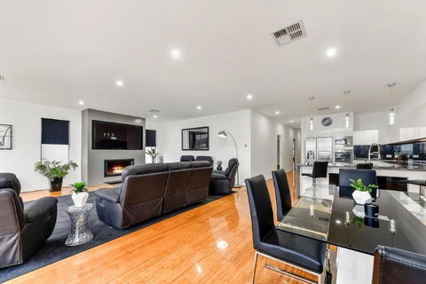 BENGALEE EXECUTIVE TOWNHOUSE- MODERN & STYLISH - Kalgoorlie Accommodation 3