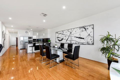 BENGALEE EXECUTIVE TOWNHOUSE- MODERN & STYLISH - Kalgoorlie Accommodation 12