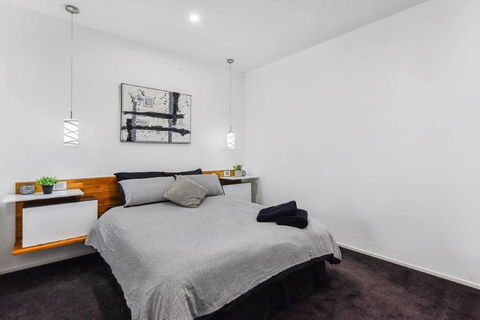 BENGALEE EXECUTIVE TOWNHOUSE- MODERN & STYLISH - Kalgoorlie Accommodation 9
