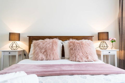 Executive 3 Bedroom Apartment + Internet + Parking - Kalgoorlie Accommodation 36