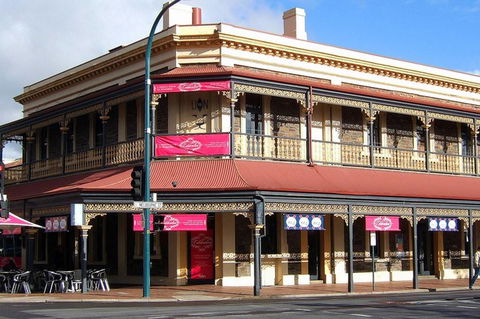 Executive 3 Bedroom Apartment + Internet + Parking - Kalgoorlie Accommodation 43