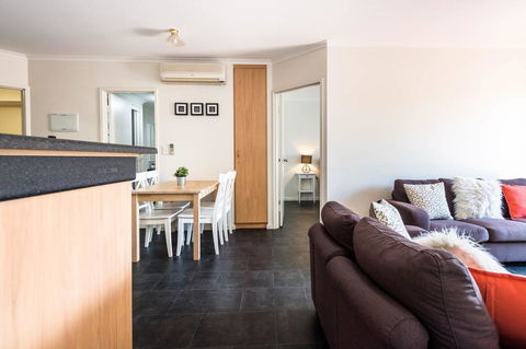 Executive 3 Bedroom Apartment + Internet + Parking - Kalgoorlie Accommodation 19