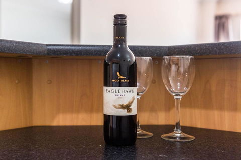 Executive 3 Bedroom Apartment + Internet + Parking - Kalgoorlie Accommodation 27