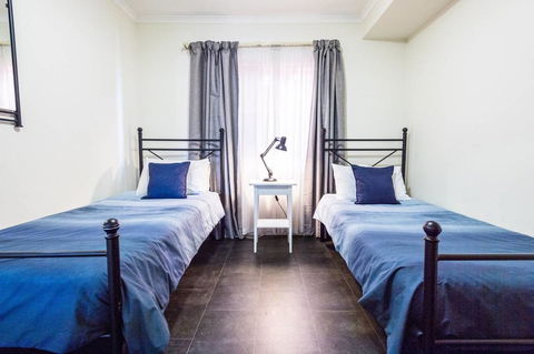 Executive 3 Bedroom Apartment + Internet + Parking - Kalgoorlie Accommodation 8