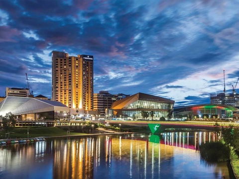 Executive 3 Bedroom Apartment + Internet + Parking - Kalgoorlie Accommodation 0