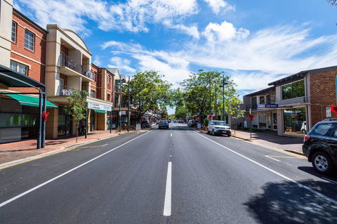 Executive 3 Bedroom Apartment + Internet + Parking - Kalgoorlie Accommodation 3