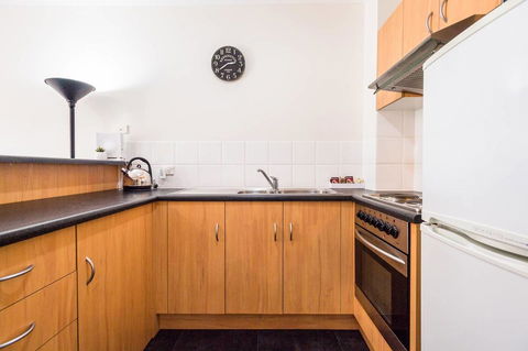 Executive 3 Bedroom Apartment + Internet + Parking - Kalgoorlie Accommodation 29