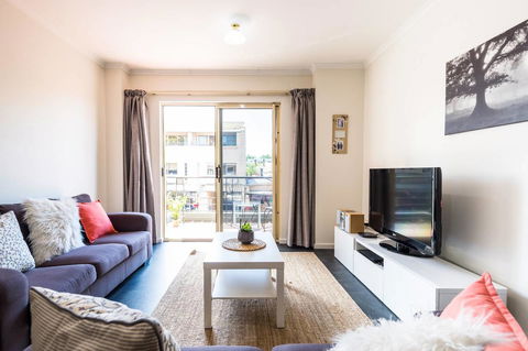 Executive 3 Bedroom Apartment + Internet + Parking - Kalgoorlie Accommodation 2
