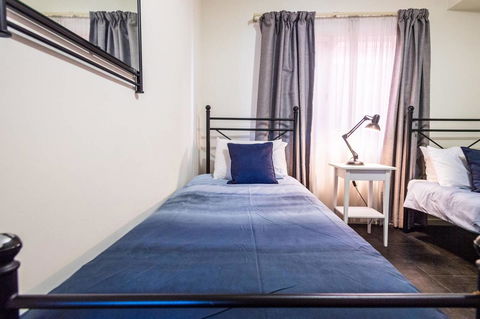 Executive 3 Bedroom Apartment + Internet + Parking - Kalgoorlie Accommodation 22