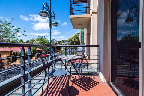 Executive 3 Bedroom Apartment + Internet + Parking - Kalgoorlie Accommodation 6