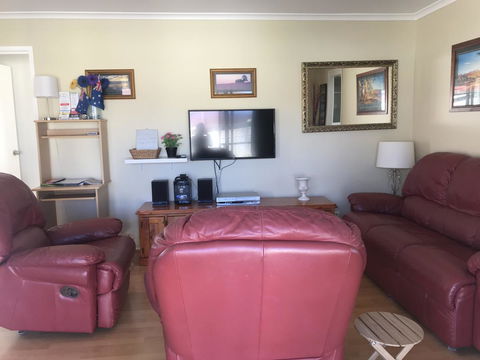 Boomerang Beach House - Kalgoorlie Accommodation 5