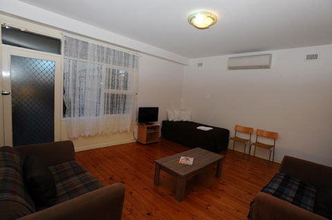 Glenelg Holiday Apartments-Ellis - Kalgoorlie Accommodation 7