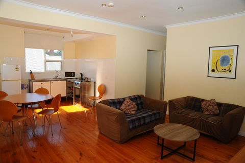 Glenelg Holiday Apartments-Ellis - Kalgoorlie Accommodation 6