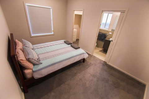 Serene Shores - Kalgoorlie Accommodation 10