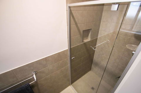 Serene Shores - Kalgoorlie Accommodation 9