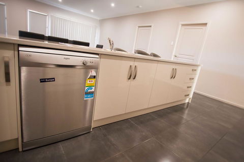 Serene Shores - Kalgoorlie Accommodation 5