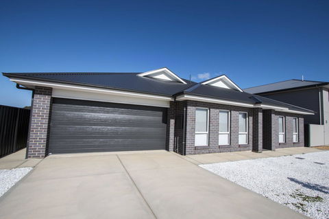 Serene Shores - Kalgoorlie Accommodation 0