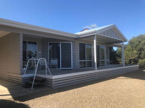 Island Break - Kalgoorlie Accommodation 0