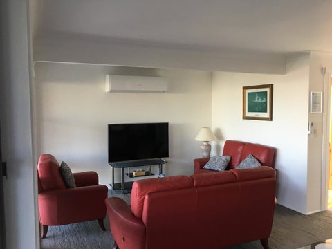 Arena Blanca Holiday Home - Kalgoorlie Accommodation 7