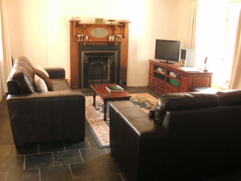 Peppermint Farm Cottage - Kalgoorlie Accommodation 1